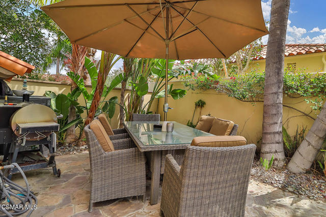 963 Corte Augusta, Camarillo CA: https://media.crmls.org/mediaz/586d5a7e-89f2-4329-926a-94153628a52a.jpg