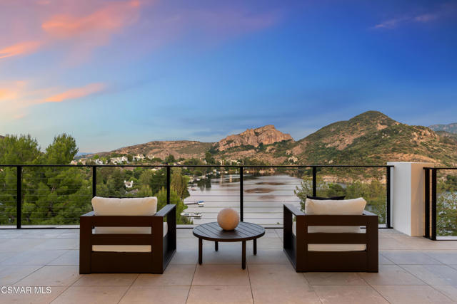 461 Lake Sherwood Drive, Lake Sherwood CA: https://media.crmls.org/mediaz/586d7479-71a5-493c-ae6f-9912ae07d82c.jpg