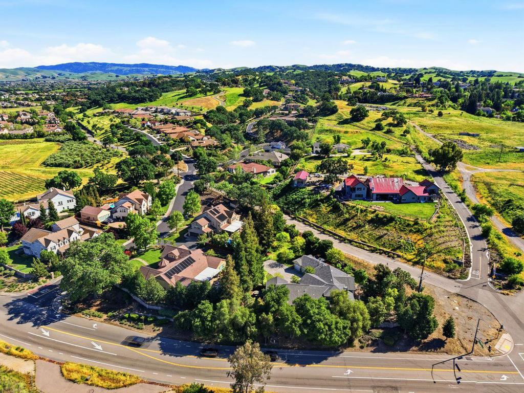 https://media.crmls.org/mediaz/586d93cc-3047-430c-8dde-7d82587c18d8.jpg?preset=X-Large