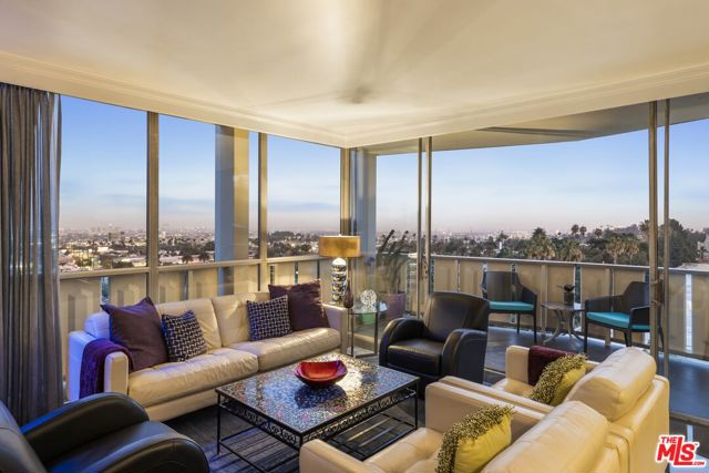 4455 Los Feliz Boulevard, Los Angeles CA: https://media.crmls.org/mediaz/586da225-3e68-4b86-93d0-d18de2dfebe9.jpg