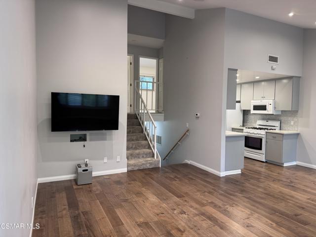 1373 Ramona Drive, Newbury Park CA: https://media.crmls.org/mediaz/586def46-2d3c-4d6b-ac6e-5757a8f73786.jpg