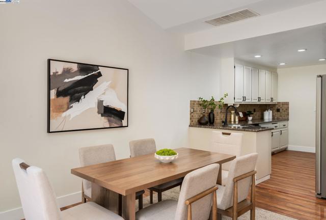 44930 Lynx Dr, Fremont CA: https://media.crmls.org/mediaz/586eb3cc-21aa-40a8-9059-6361ee07c54e.jpg