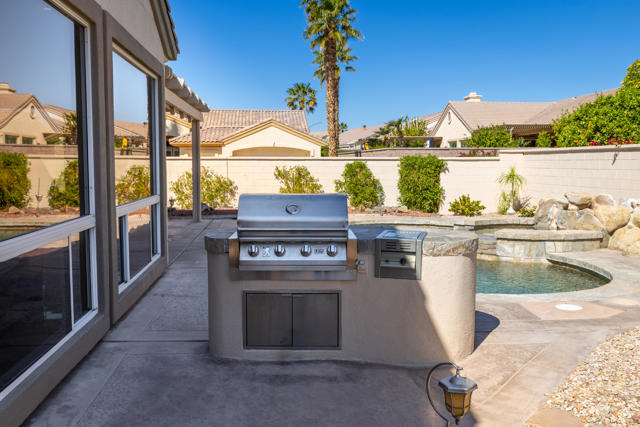 78210 Gray Hawk Drive, Palm Desert CA: https://media.crmls.org/mediaz/586ec4c4-1518-4224-ab1d-dea07b470272.jpg
