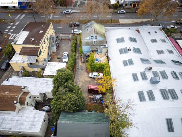 2331 San Pablo Ave, Berkeley CA: https://media.crmls.org/mediaz/586ee0f8-fe3e-430f-86a8-e0ff7a797e86.jpg