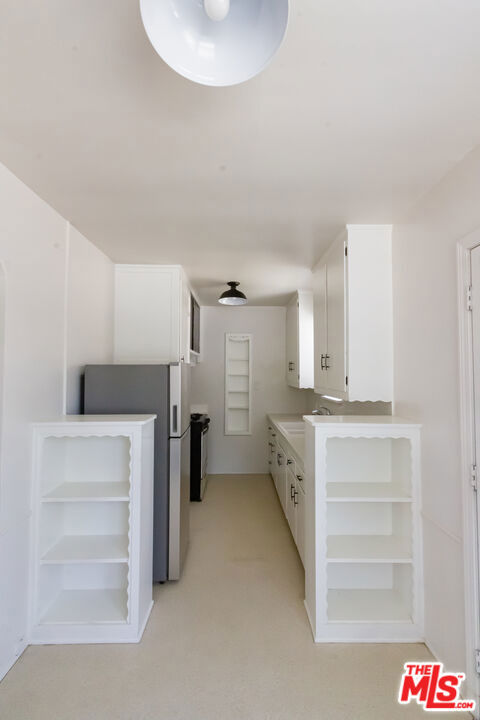 2598 Amherst Ave, Los Angeles CA: https://media.crmls.org/mediaz/586eea3b-7f16-438f-92bc-d4ac45df2d41.jpg