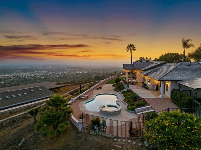 1966 Las Lomas, Vista CA: https://media.crmls.org/mediaz/586f7ba5-36c5-459d-9354-98573c8721c0.jpg