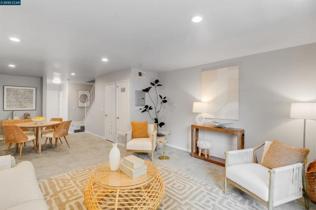 3905 Clayton Rd, Concord CA: https://media.crmls.org/mediaz/586f7c31-f881-4977-a163-7ba0aeeb09bc.jpg