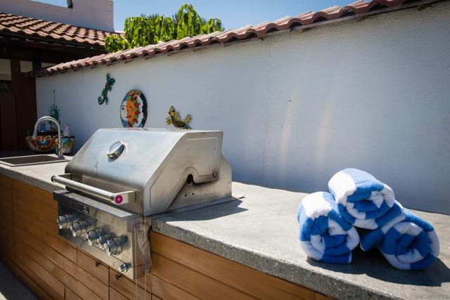 1047 Highland Dr, Del Mar CA: https://media.crmls.org/mediaz/586fb4cc-89bd-4acd-ad0d-7f0a6c69cc7b.jpg