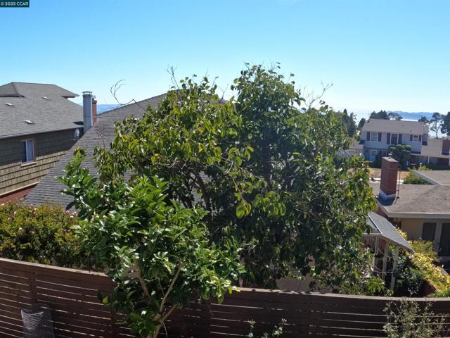 32 Kenilworth Dr, Kensington CA: https://media.crmls.org/mediaz/586fc675-9528-41d5-a0e1-73cc226f2849.jpg