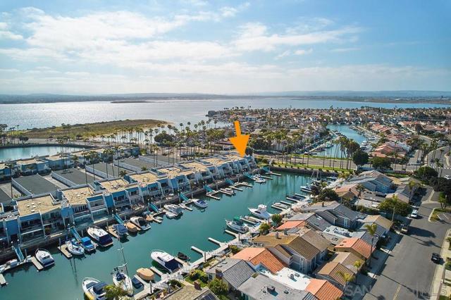105 Antigua Ct, Coronado CA: https://media.crmls.org/mediaz/58704a26-162f-4b91-a8af-bd72033651ca.jpg