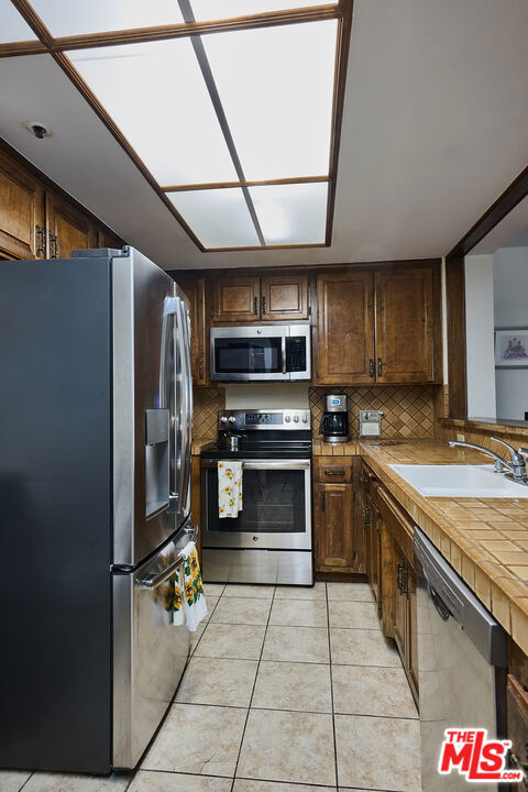 880 W 1st Street, Los Angeles CA: https://media.crmls.org/mediaz/587050b3-901c-4b00-9c6b-ef6e729d146d.jpg