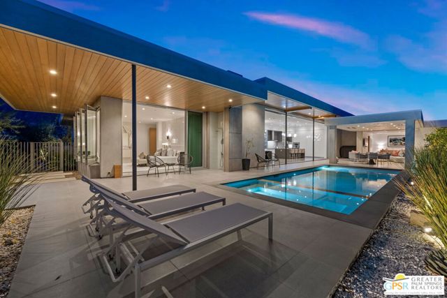 2381 Vista Palizada Drive, Palm Springs CA: https://media.crmls.org/mediaz/58708ddc-c016-45af-8ce4-a11ccb1ac1d1.jpg
