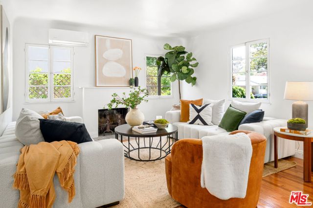 3340 Cardiff Avenue, Los Angeles CA: https://media.crmls.org/mediaz/5870a45f-212e-4d6c-bede-7451a51a1995.jpg