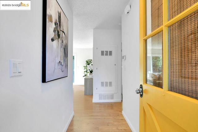 2449 Center Rd, Novato CA: https://media.crmls.org/mediaz/5870a8e0-b8a9-47a5-83a0-2c893b138c6f.jpg