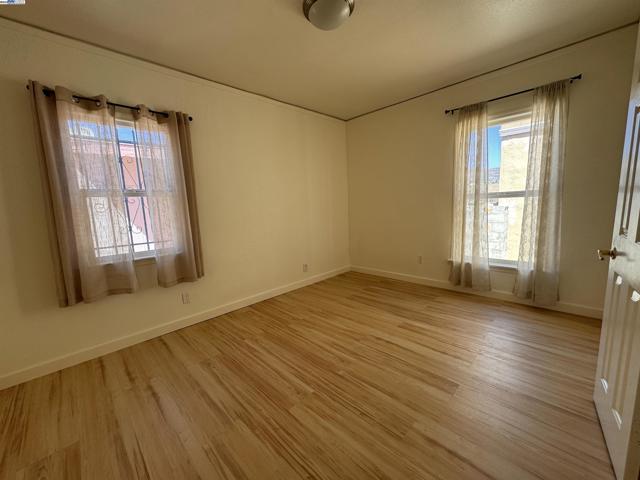 1527 77th Ave, Oakland CA: https://media.crmls.org/mediaz/58713b35-838e-435b-8512-0b0cdcc621d1.jpg