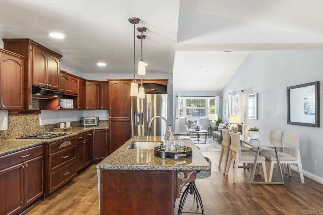 724 Hollowglen Road, Oceanside CA: https://media.crmls.org/mediaz/5871646e-7ec9-4fae-8e91-09d7787e9663.jpg