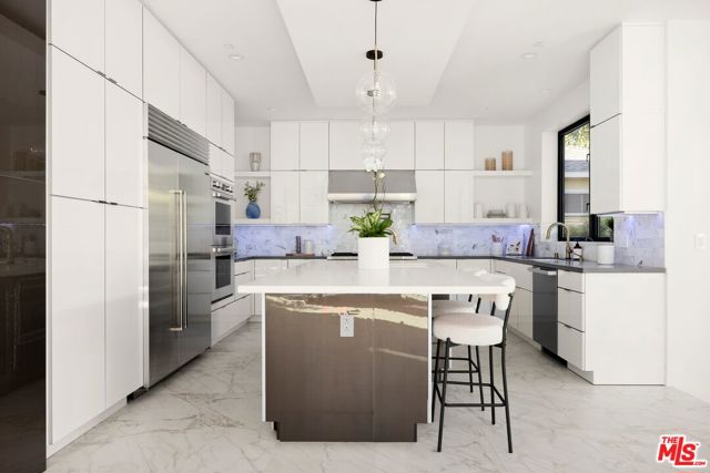 900 N Vista Street, Los Angeles CA: https://media.crmls.org/mediaz/58718a21-121b-4a8a-a60f-608938de7e98.jpg