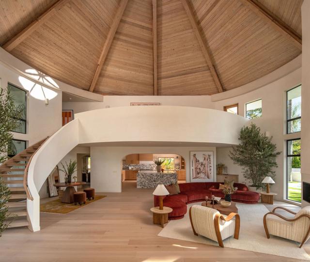 14847 Vista Del Oceano, Del Mar CA: https://media.crmls.org/mediaz/58719e6b-0f63-4a8e-a1b3-441b7de22da6.jpg