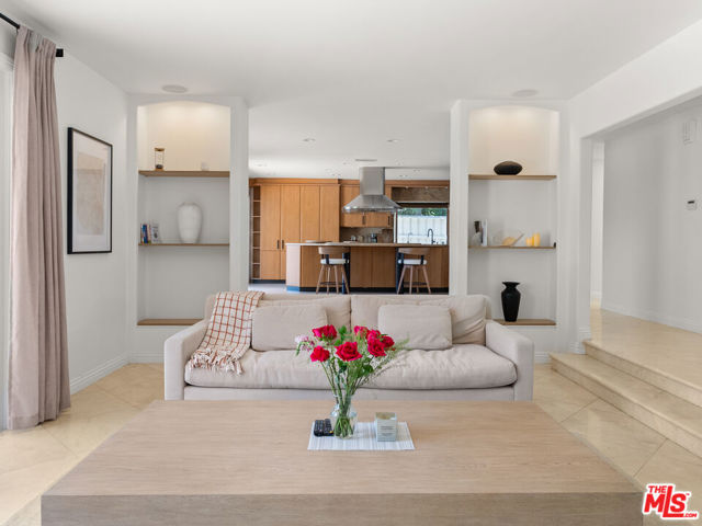 9606 Arby Drive, Beverly Hills CA: https://media.crmls.org/mediaz/5871eda6-1d1f-469d-9a4f-c96b26546e47.jpg