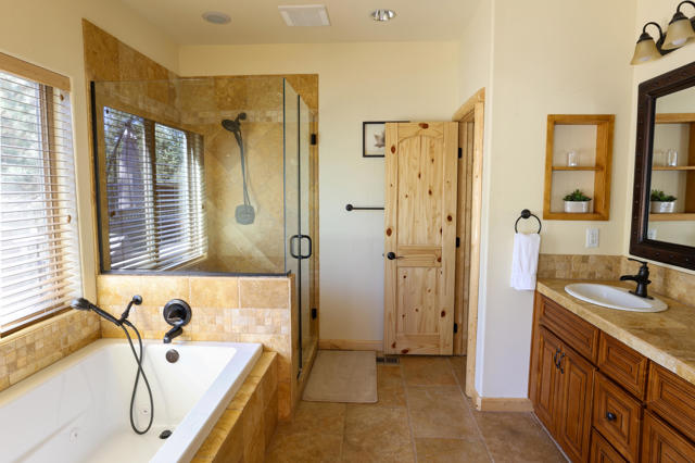 289 Stony Creek Road, Big Bear CA: https://media.crmls.org/mediaz/58727240-e87e-491f-ac3d-2a14e489b72e.jpg