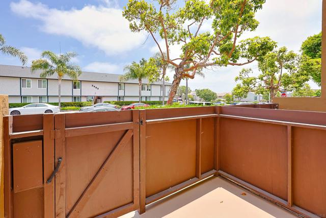 3454 Castle Glen Dr., San Diego CA: https://media.crmls.org/mediaz/5872a389-bd7a-4e8e-bbd7-d1742defd0a0.jpg