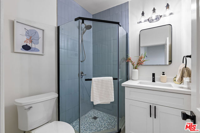 8507 Naylor Avenue, Los Angeles CA: https://media.crmls.org/mediaz/5872c500-5179-4540-b1cf-05d878b2a709.jpg