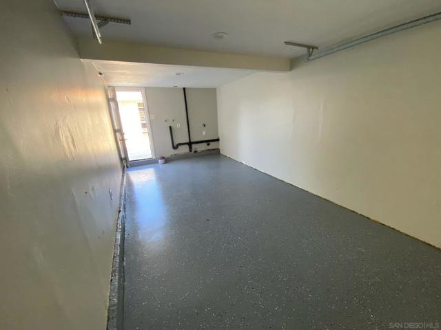 4384 Clairemont Dr, San Diego CA: https://media.crmls.org/mediaz/58734a05-8bd3-45b0-aac7-9040b0d001c9.jpg