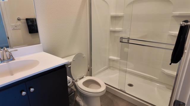 17516 Gemini Ct, Lathrop CA: https://media.crmls.org/mediaz/5873781f-af0e-4e1e-90d7-b956ad54bcc4.jpg