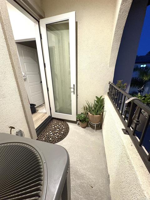 2170 BIRCH RD., San Diego CA: https://media.crmls.org/mediaz/58739cc7-aa77-41b1-8256-cf4acec24dc9.jpg
