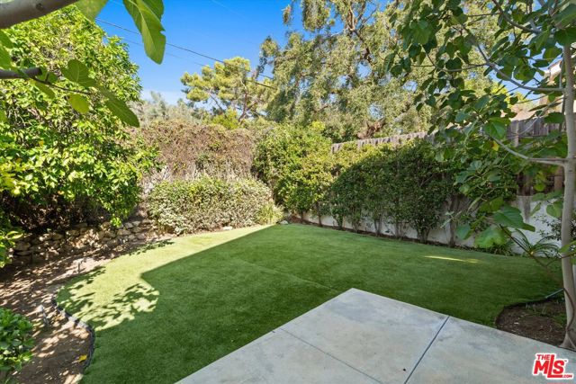 2409 Olive Avenue, La Crescenta CA: https://media.crmls.org/mediaz/5873c56a-12da-4dc0-a355-241b70adbe43.jpg