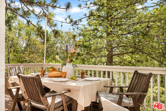 28277 Arbon Lane, Lake Arrowhead CA: https://media.crmls.org/mediaz/5873dcb2-b3ef-4e97-a70f-e33cc393bdbb.jpg