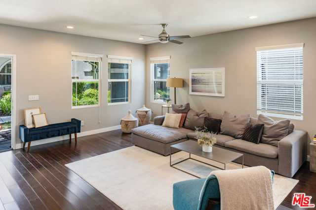 27356 Dearborn Drive, Valencia CA: https://media.crmls.org/mediaz/5873e1ac-193f-42b4-89f2-80297a25dbe5.jpg