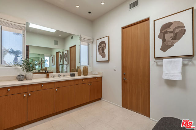 6417 Merritt Drive, Malibu CA: https://media.crmls.org/mediaz/58746646-adef-4e94-b034-0cf4b81d8ba8.jpg