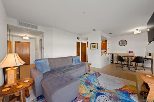 12132 Royal Birkdale Row Unit 104E, San Diego CA: https://media.crmls.org/mediaz/5874a57b-c2e7-4aed-b5fa-f03073f88016.jpg