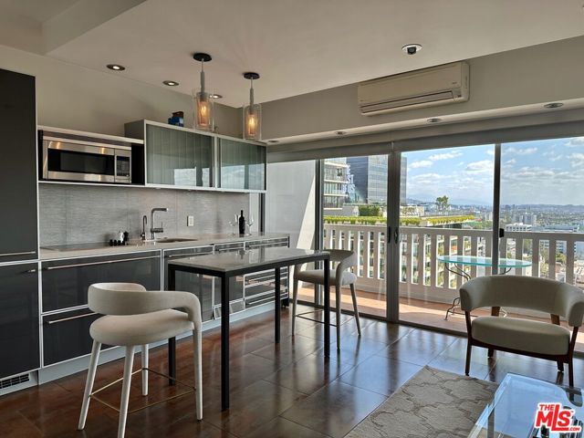 999 N Doheny Drive, West Hollywood CA: https://media.crmls.org/mediaz/5874fe9d-bcdf-4bec-bf37-7a1400a67a66.jpg