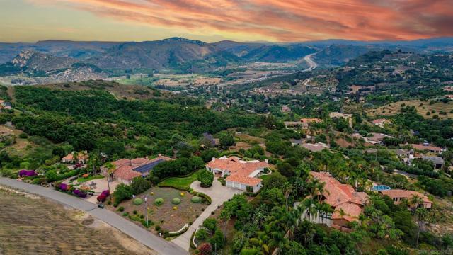 2377 Vern Drive, Fallbrook CA: https://media.crmls.org/mediaz/5875043e-6846-46e7-a691-a10113065872.jpg