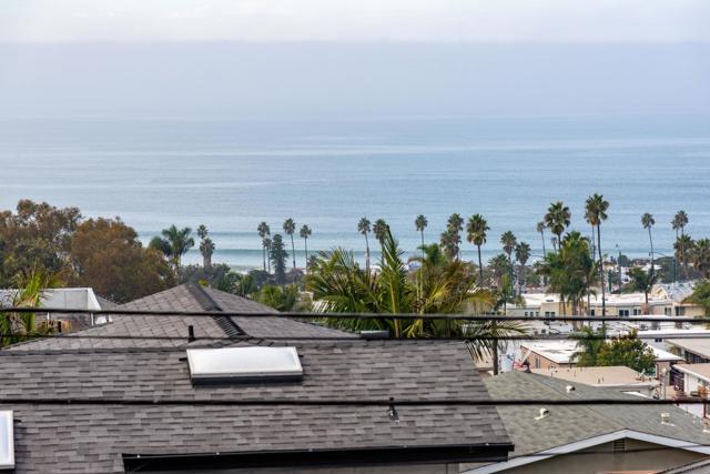 2262 Cambridge Ave, Cardiff by the Sea CA: https://media.crmls.org/mediaz/587573b7-d301-4aee-b5b6-49f5f8d6352f.jpg