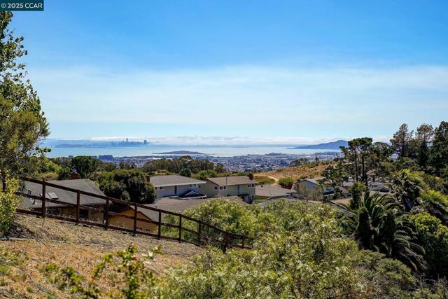 6324 Bonita Ct, Richmond CA: https://media.crmls.org/mediaz/587578d4-aa86-4d53-9473-28cddb8a1a19.jpg
