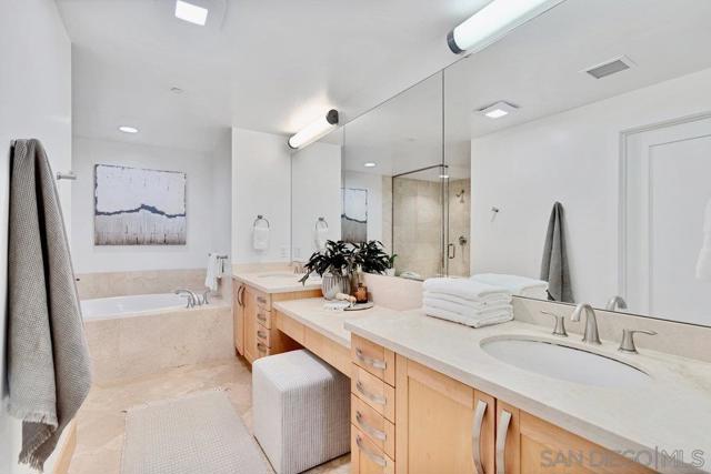 5420 La jolla Blvd., La Jolla CA: https://media.crmls.org/mediaz/5875afb5-e475-4c8e-a1f5-a5e2187bdb07.jpg