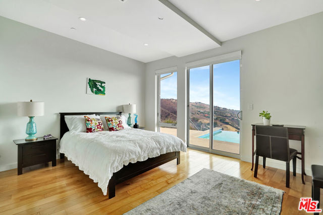 28405 Via Acero Street, Malibu CA: https://media.crmls.org/mediaz/587616b6-9bce-4a92-a6d8-4417130c18aa.jpg