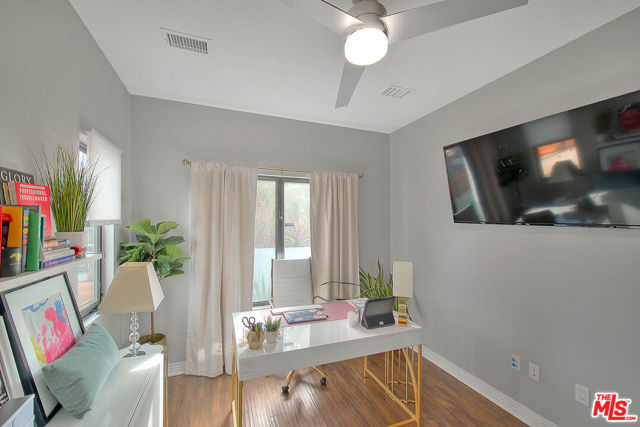1821 S Sycamore Avenue, Los Angeles CA: https://media.crmls.org/mediaz/58762a93-61f8-4f90-86d0-26a69beb2d69.jpg