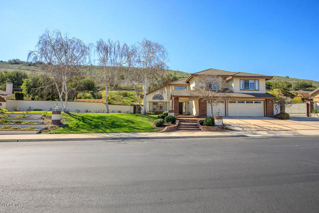 Gorgeous Curb Appeal!