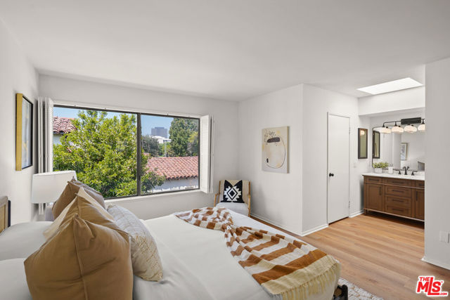 1655 Greenfield Avenue, Los Angeles CA: https://media.crmls.org/mediaz/587760ec-3d70-498b-8525-a58ea98ff911.jpg