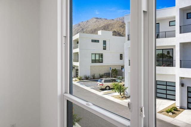 928 Galaxy Drive, Palm Springs CA: https://media.crmls.org/mediaz/58786a87-5a24-44ed-af6a-c594dfaccd02.jpg