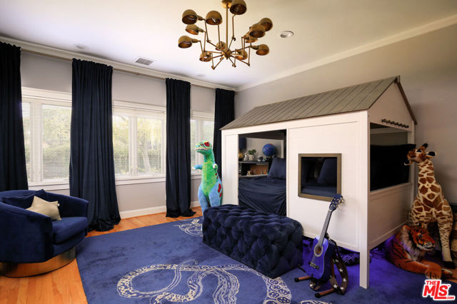 18625 Wells Drive, Tarzana CA: https://media.crmls.org/mediaz/5878b7f1-eda1-43ce-a620-9acda9ef6bc8.jpg