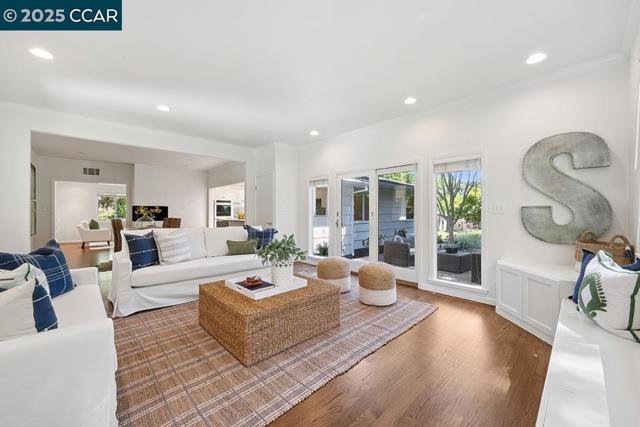 4 Harold Dr, Moraga CA: https://media.crmls.org/mediaz/5878e9d6-904a-44b2-bda1-b18fb7d8e8f5.jpg