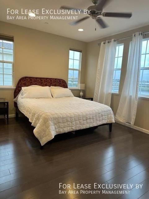 654 Sea Anchor Drive, Redwood City CA: https://media.crmls.org/mediaz/587959f0-6b82-4c34-9b84-113a2d1cdddb.jpg