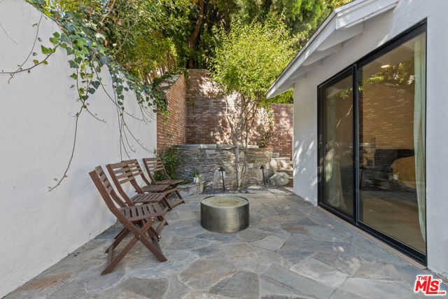 1450 N Bundy Drive, Los Angeles CA: https://media.crmls.org/mediaz/5879774b-8e27-43bf-bf2b-334d9f6a173c.jpg