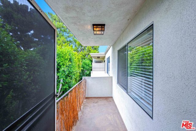 12801 Moorpark Street, Studio City CA: https://media.crmls.org/mediaz/58798065-6e10-4ea8-bcb7-1824a4537a1d.jpg