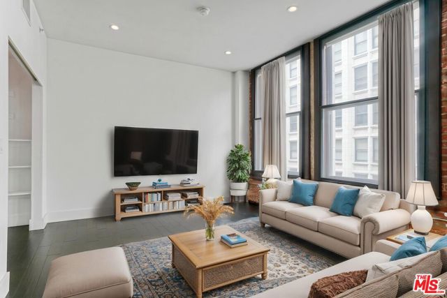 460 S Spring Street, Los Angeles CA: https://media.crmls.org/mediaz/58798508-631b-4e49-9190-e1714657c1bc.jpg